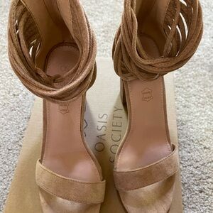 Sandals women’s size 8.